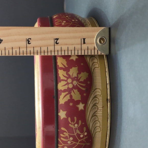 Vintage Peak Frean ,Red and Gold Decorative Tin With Boy And Rabbit . - Picture 9 of 9